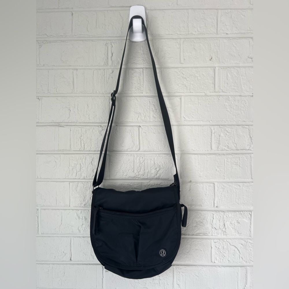 Lululemon the essentials bag 🪬 - Picture 2 of 15